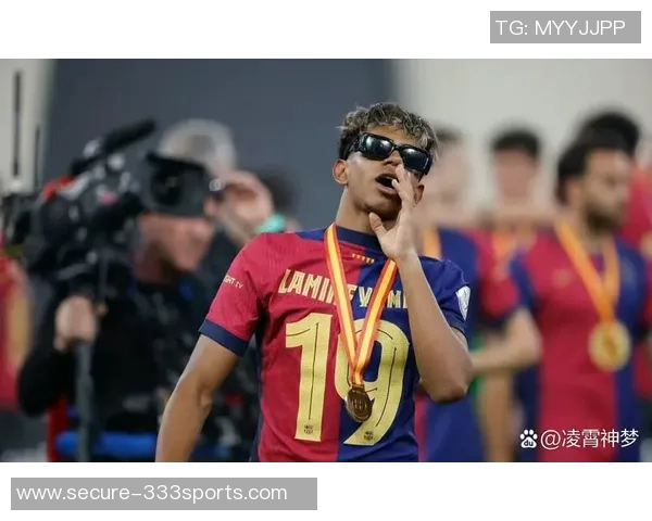 全球足球赛事最新动态揭晓明星球员表现与球队战绩引发热议